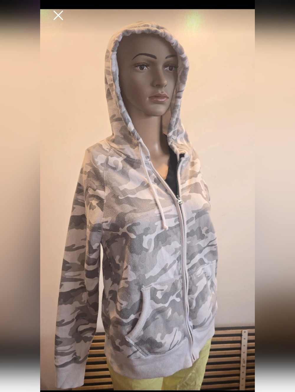 Work Clothes Cheap Women's Gray Camo Zip-Up Hoodie - Medium